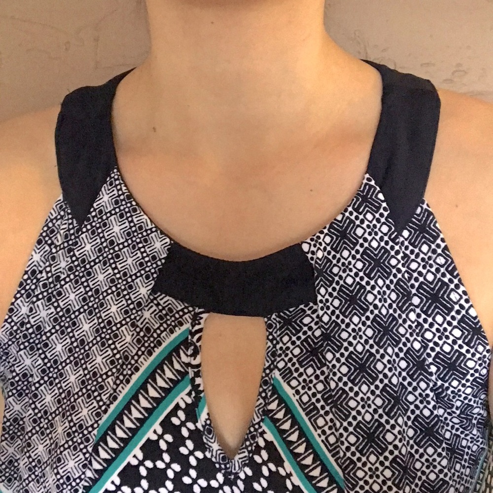 Sleeveless Patterned Dress - Picture 2 of 2